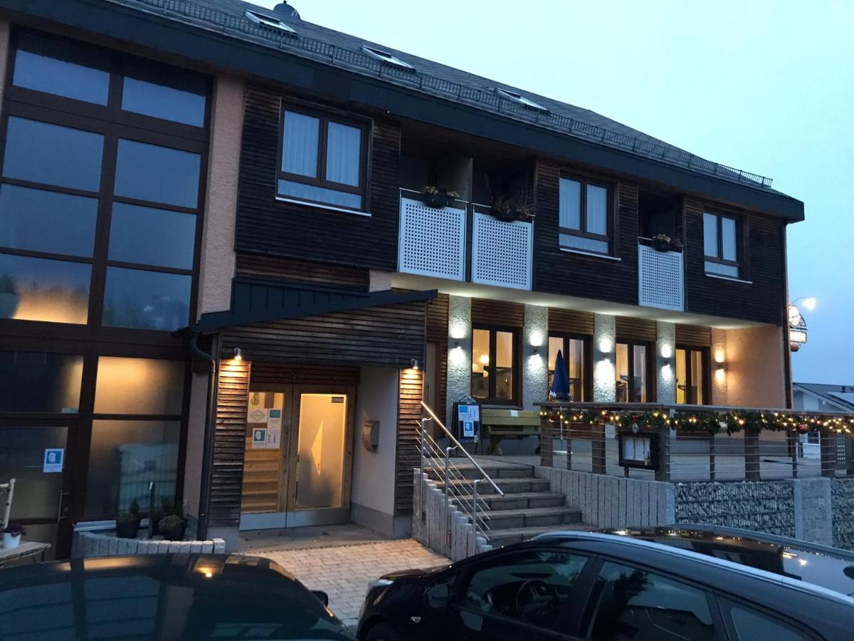 Arni's Hotel *