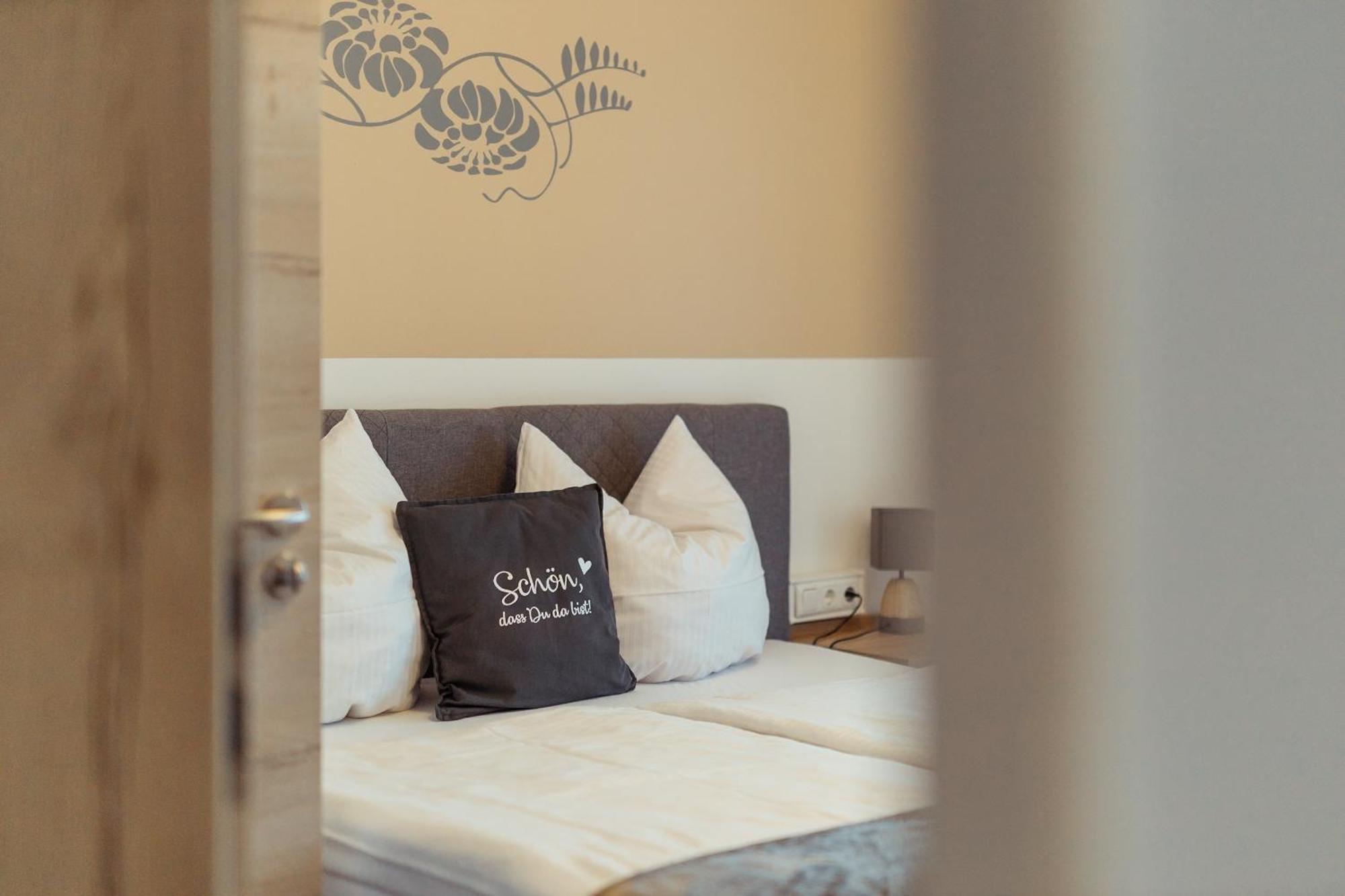 Arni's Hotel *